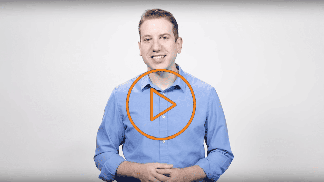 Man Smiling With Orange Play Button - Social Selling - Vende Digital